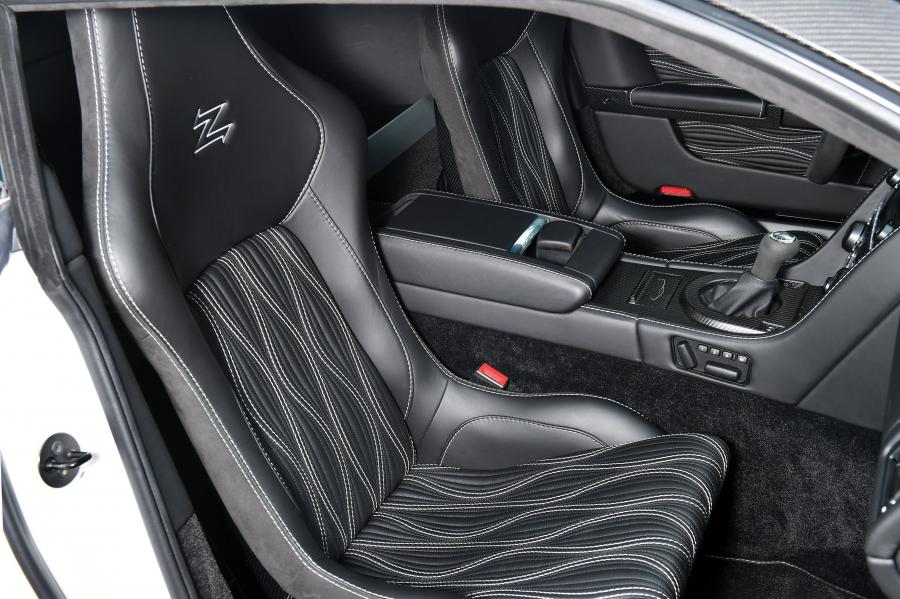 Интерьер Aston Martin V12 Zagato 2012 года  (WW) (фото 90 из 97)